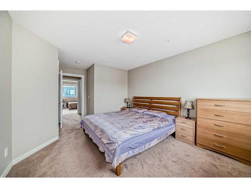 602-218 Sherwood Square Nw, Calgary, AB - Indoor Photo Showing Bedroom