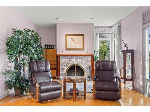 18-275 Woodridge Drive Sw, Calgary, AB - Indoor Photo Showing Living Room With Fireplace