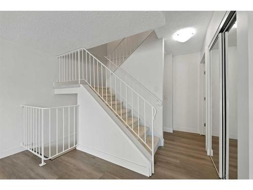 1003-2200 Woodview Drive Sw, Calgary, AB - Indoor Photo Showing Other Room