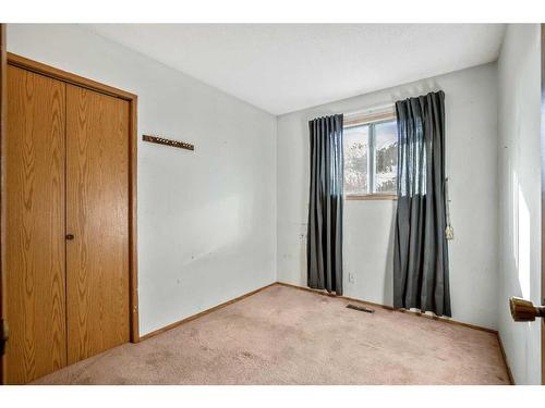 100 Castlegrove Road Ne, Calgary, AB - Indoor Photo Showing Other Room