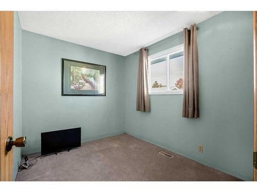 100 Castlegrove Road Ne, Calgary, AB - Indoor