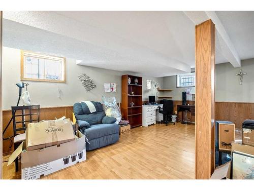 100 Castlegrove Road Ne, Calgary, AB - Indoor