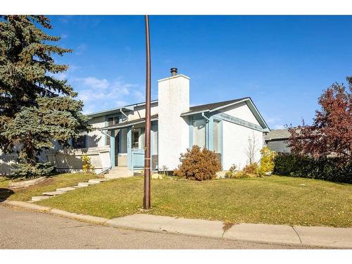 100 Castlegrove Road Ne, Calgary, AB - Outdoor