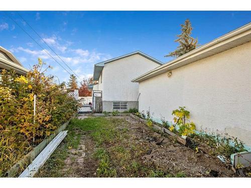 100 Castlegrove Road Ne, Calgary, AB - Outdoor