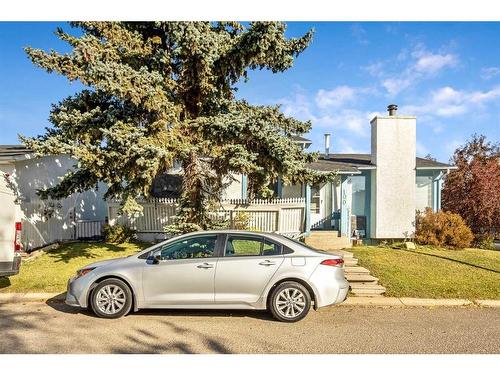 100 Castlegrove Road Ne, Calgary, AB - Outdoor