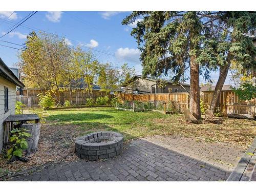 2423 32 Street Sw, Calgary, AB - Outdoor With Backyard