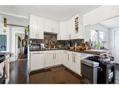 2423 32 Street Sw, Calgary, AB - Indoor Photo Showing Kitchen With Double Sink