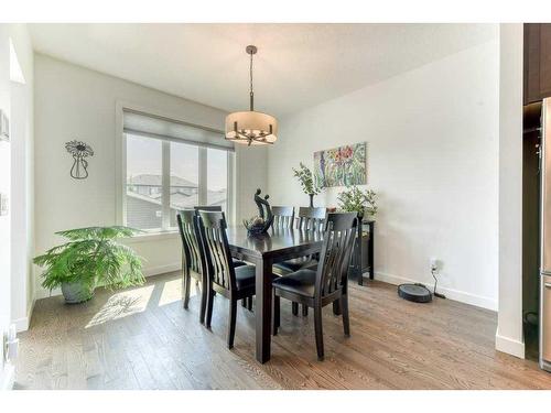 173 Willow Street, Cochrane, AB - Indoor Photo Showing Dining Room