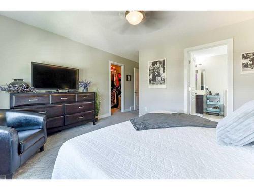 173 Willow Street, Cochrane, AB - Indoor Photo Showing Bedroom