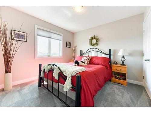 173 Willow Street, Cochrane, AB - Indoor Photo Showing Bedroom