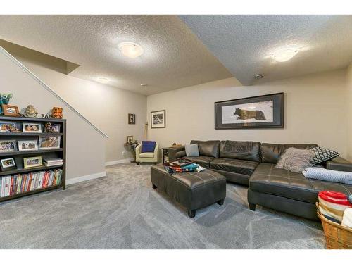 173 Willow Street, Cochrane, AB - Indoor Photo Showing Living Room