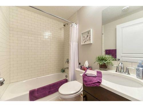 173 Willow Street, Cochrane, AB - Indoor Photo Showing Bathroom