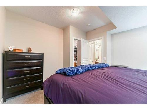 173 Willow Street, Cochrane, AB - Indoor Photo Showing Bedroom