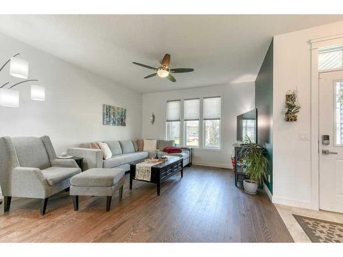 173 Willow Street, Cochrane, AB - Indoor Photo Showing Living Room