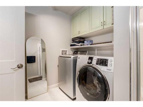 6431 33 Avenue Nw, Calgary, AB - Indoor Photo Showing Laundry Room