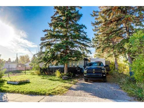 6431 33 Avenue Nw, Calgary, AB - Outdoor