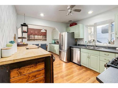 6431 33 Avenue Nw, Calgary, AB - Indoor Photo Showing Kitchen With Double Sink