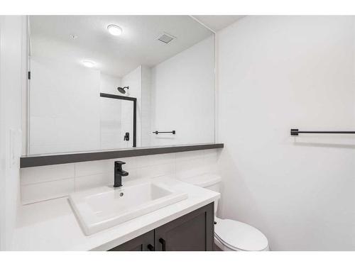 626-3932 University Avenue Nw, Calgary, AB - Indoor Photo Showing Bathroom