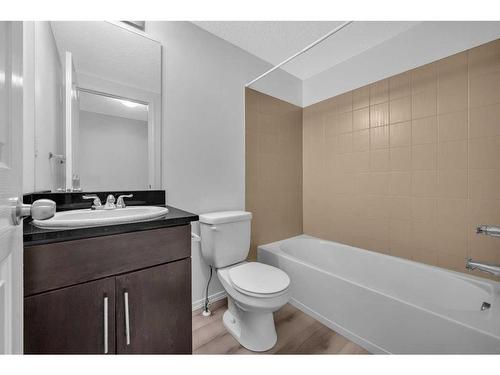 321-7180 80 Avenue Ne, Calgary, AB - Indoor Photo Showing Bathroom