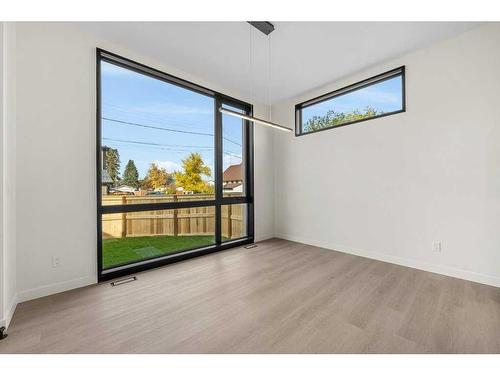 3A Willow Crescent Sw, Calgary, AB - Indoor Photo Showing Other Room