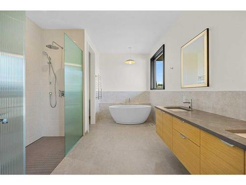 3A Willow Crescent Sw, Calgary, AB - Indoor Photo Showing Bathroom