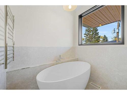 3A Willow Crescent Sw, Calgary, AB - Indoor Photo Showing Bathroom