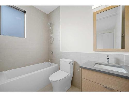 3A Willow Crescent Sw, Calgary, AB - Indoor Photo Showing Bathroom