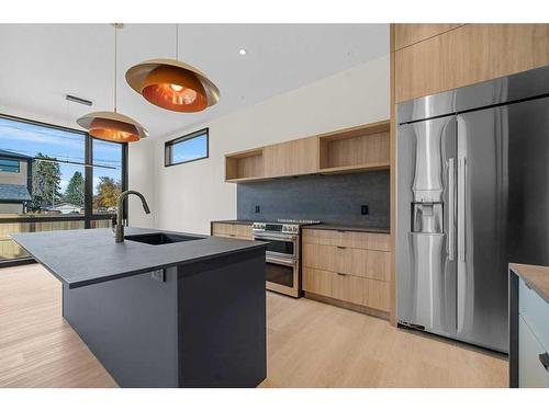 3A Willow Crescent Sw, Calgary, AB - Indoor Photo Showing Kitchen