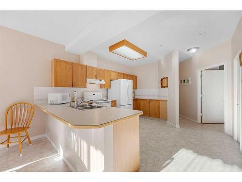 109-3 Parklane Way, Strathmore, AB - Indoor Photo Showing Kitchen