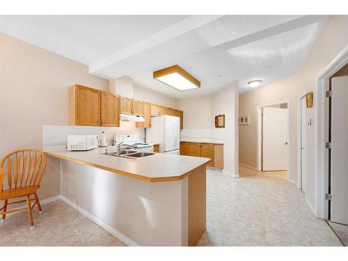 109-3 Parklane Way, Strathmore, AB - Indoor Photo Showing Kitchen With Double Sink