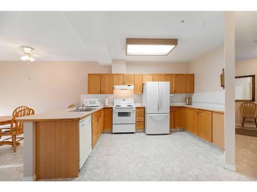 109-3 Parklane Way, Strathmore, AB - Indoor Photo Showing Kitchen