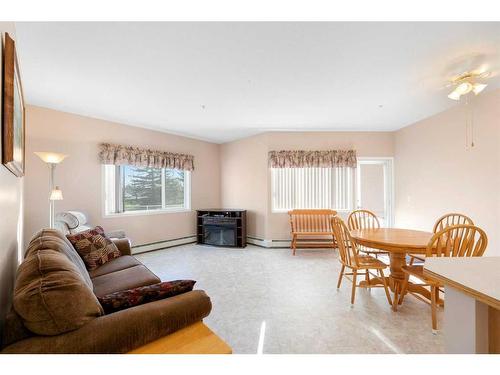 109-3 Parklane Way, Strathmore, AB - Indoor Photo Showing Living Room