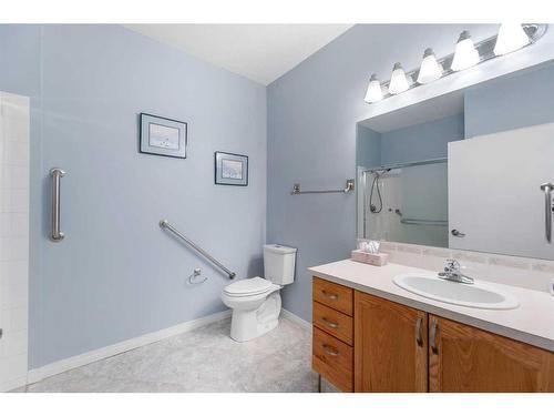 109-3 Parklane Way, Strathmore, AB - Indoor Photo Showing Bathroom