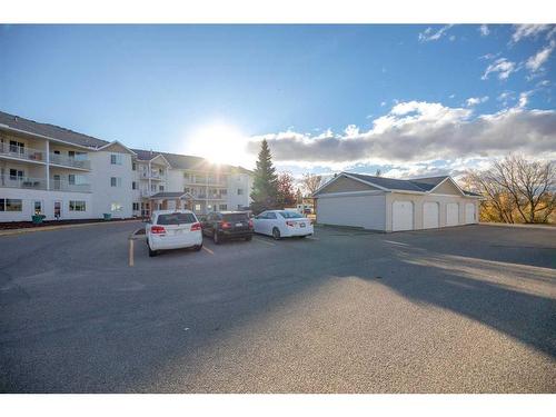 109-3 Parklane Way, Strathmore, AB - Outdoor