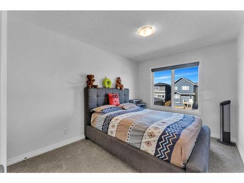 14 Corner Meadows Common Ne, Calgary, AB - Indoor Photo Showing Bedroom