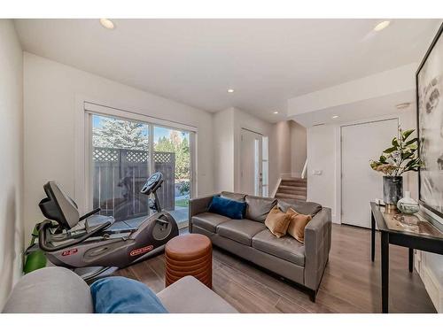 1804 47 Street Nw, Calgary, AB - Indoor Photo Showing Living Room