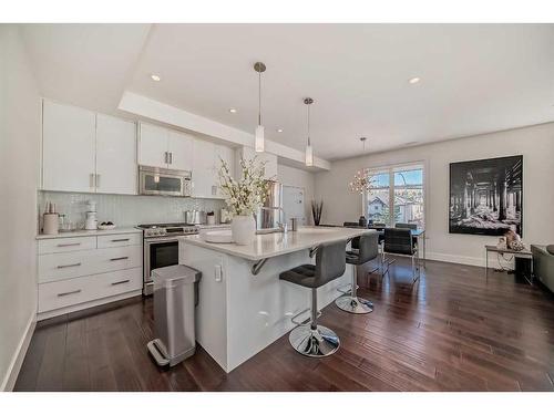 1804 47 Street Nw, Calgary, AB - Indoor Photo Showing Kitchen With Upgraded Kitchen