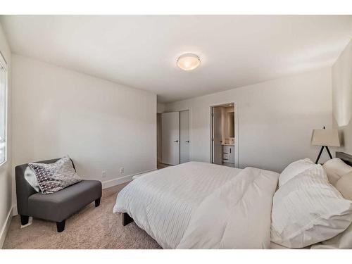 1804 47 Street Nw, Calgary, AB - Indoor Photo Showing Bedroom