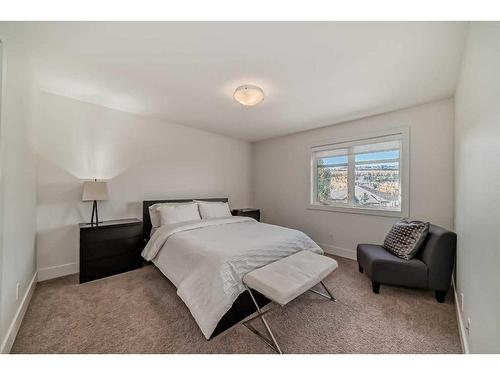 1804 47 Street Nw, Calgary, AB - Indoor Photo Showing Bedroom