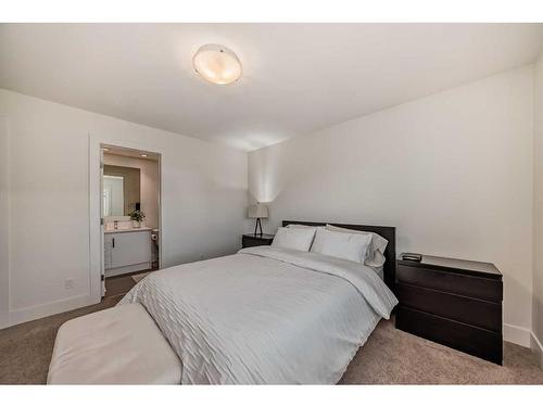 1804 47 Street Nw, Calgary, AB - Indoor Photo Showing Bedroom