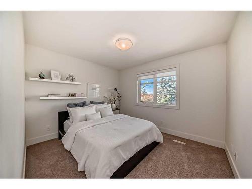 1804 47 Street Nw, Calgary, AB - Indoor Photo Showing Bedroom