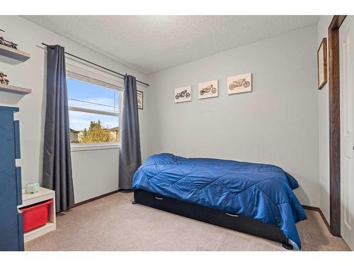 14 Drake Landing Crescent, Okotoks, AB - Indoor Photo Showing Bedroom