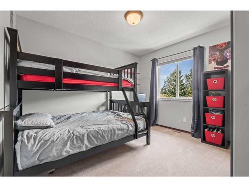 14 Drake Landing Crescent, Okotoks, AB - Indoor Photo Showing Bedroom