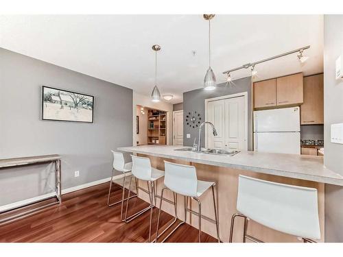 107-5115 Richard Road Sw, Calgary, AB - Indoor Photo Showing Kitchen