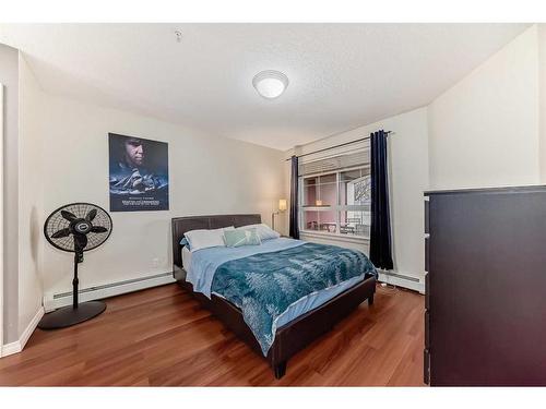 107-5115 Richard Road Sw, Calgary, AB - Indoor Photo Showing Bedroom