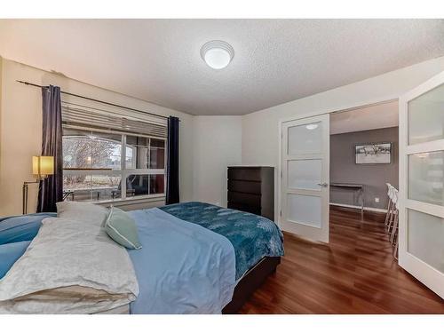 107-5115 Richard Road Sw, Calgary, AB - Indoor Photo Showing Bedroom