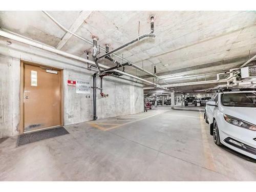 107-5115 Richard Road Sw, Calgary, AB - Indoor Photo Showing Garage