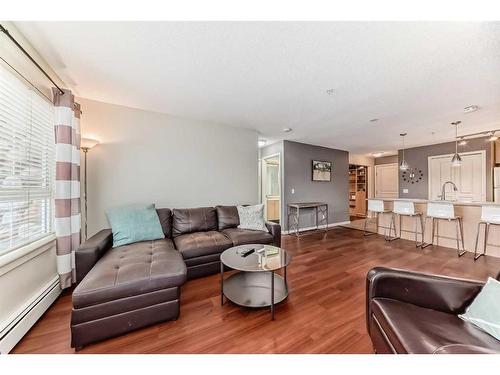 107-5115 Richard Road Sw, Calgary, AB - Indoor Photo Showing Living Room