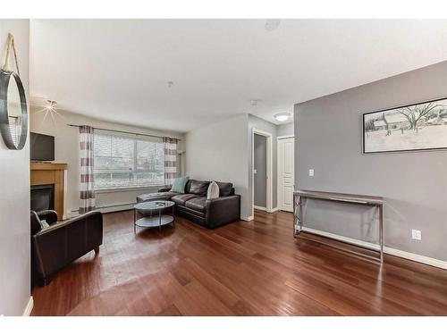 107-5115 Richard Road Sw, Calgary, AB - Indoor Photo Showing Living Room