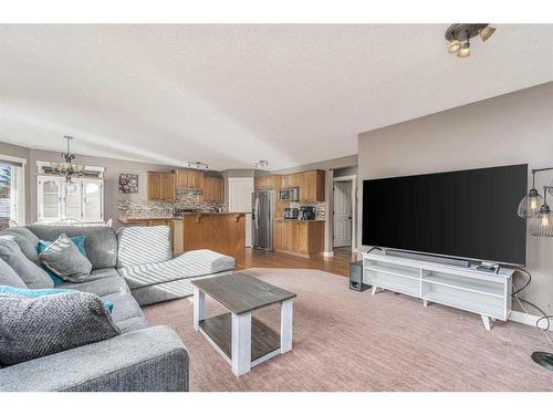 150 Citadel Ridge Close Nw, Calgary, AB - Indoor Photo Showing Living Room